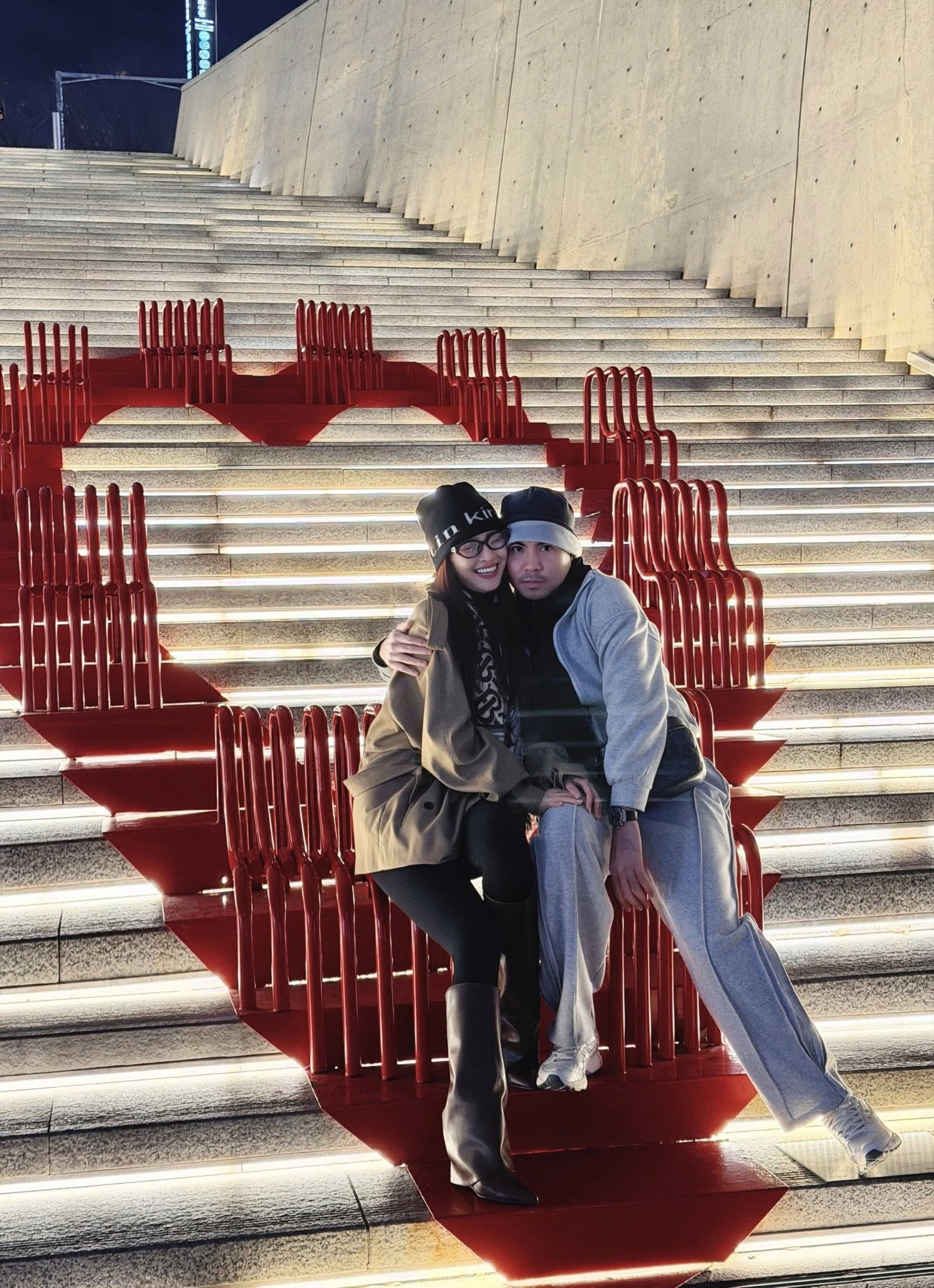 Cầu thủ Đức Huy cầu hôn MC Huyền Trang trong chuyến du lịch Hàn Quốc - Ảnh 4. Cầu thủ Đức Huy cầu hôn MC Huyền Trang trong chuyến du lịch Hàn Quốc - Ảnh 4.