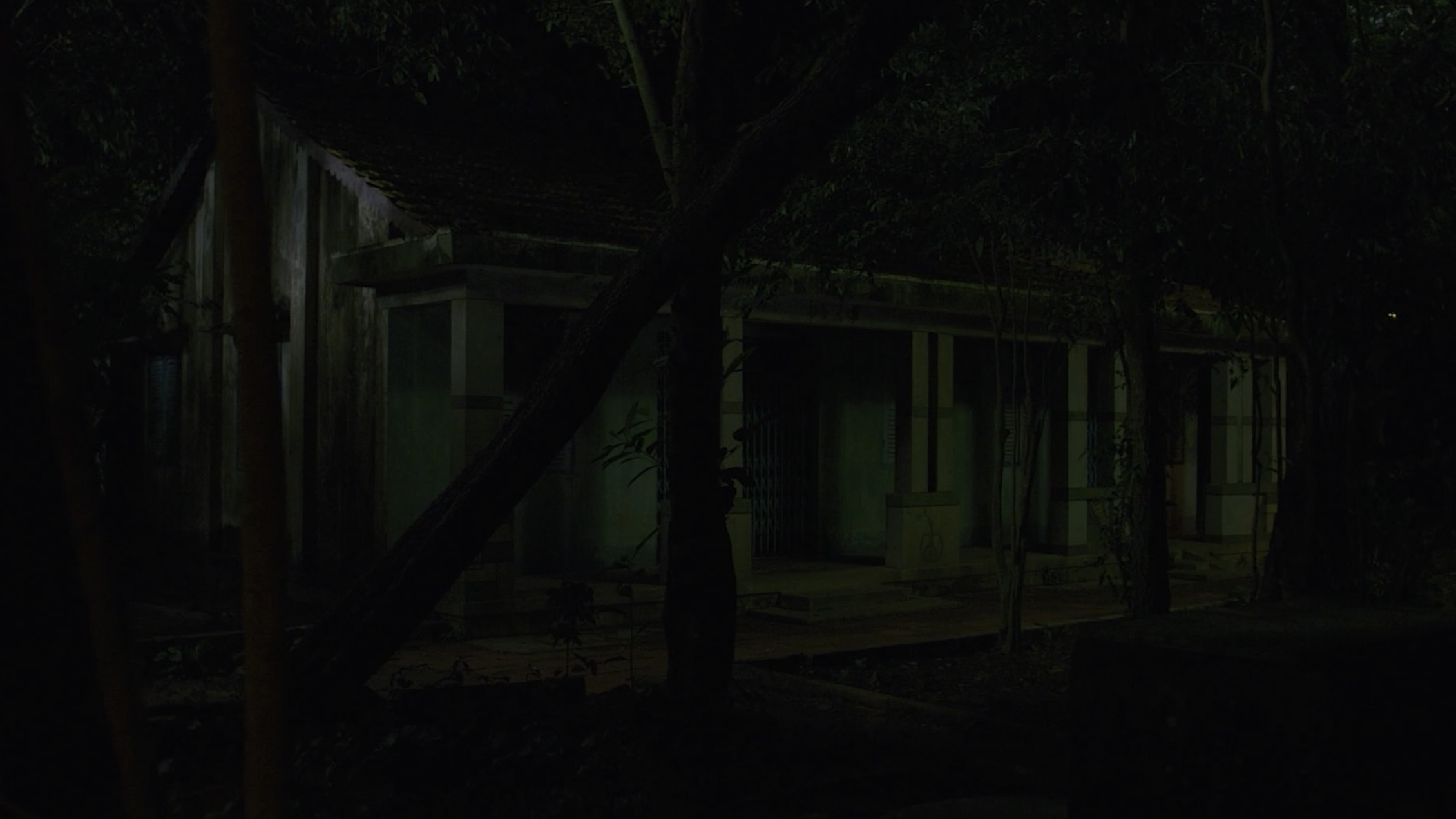 'Rợn tóc gáy' về nguồn gốc của bối cảnh chính trong phim 'Nhà hai chủ' - Ảnh 2. 'Rợn tóc gáy' về nguồn gốc của bối cảnh chính trong phim 'Nhà hai chủ' - Ảnh 2.