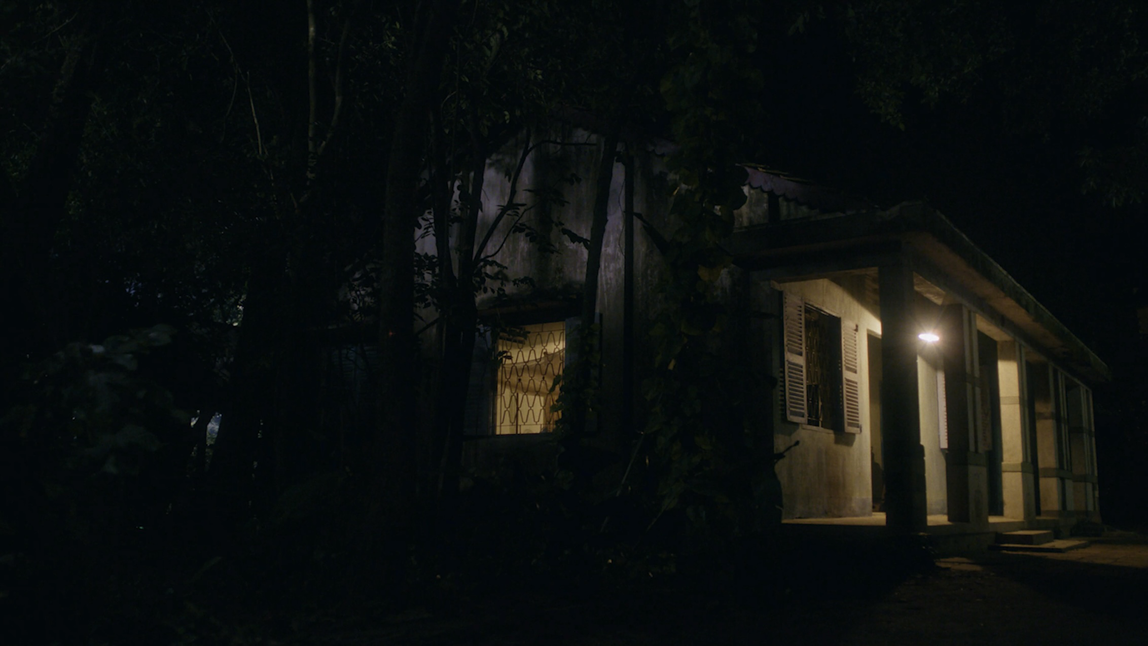 'Rợn tóc gáy' về nguồn gốc của bối cảnh chính trong phim 'Nhà hai chủ' - Ảnh 4. 'Rợn tóc gáy' về nguồn gốc của bối cảnh chính trong phim 'Nhà hai chủ' - Ảnh 4.