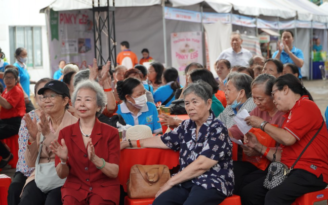 Tin vui mới cho nh&oacute;m người cao tuổi TPHCM, sẽ nhận qu&agrave; tặng đặc biệt mức cao nhất đến 2.400.000 đồng từ th&aacute;ng 1/2026