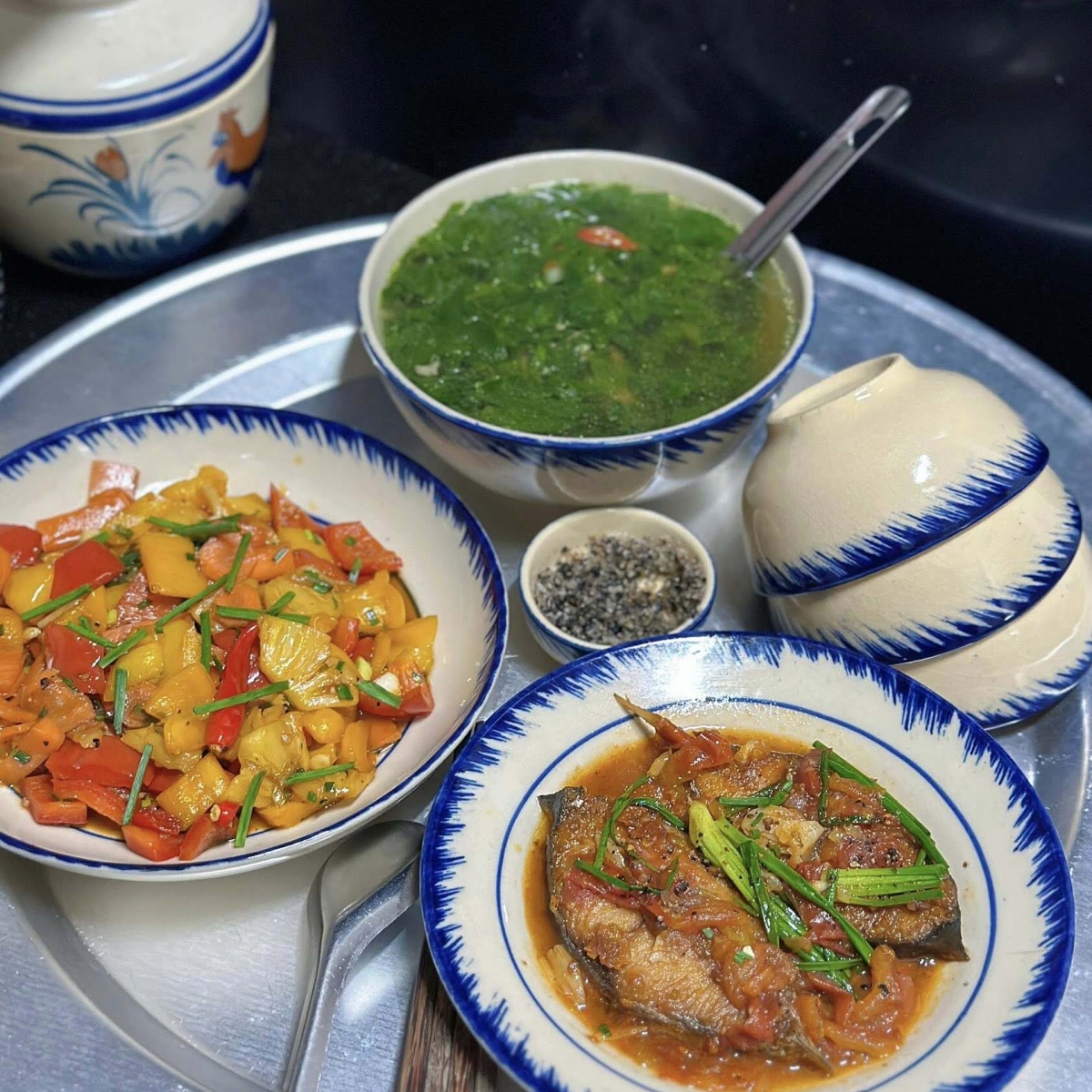 Vợ chồng trẻ 'giữ lửa' h&ocirc;n nh&acirc;n bằng m&acirc;m cơm 60.000 đồng - Ảnh 9.