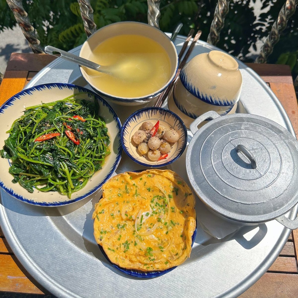 Vợ chồng trẻ 'giữ lửa' h&ocirc;n nh&acirc;n bằng m&acirc;m cơm 60.000 đồng - Ảnh 5.