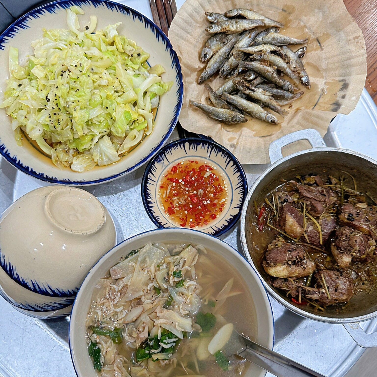 Vợ chồng trẻ 'giữ lửa' h&ocirc;n nh&acirc;n bằng m&acirc;m cơm 60.000 đồng - Ảnh 4.