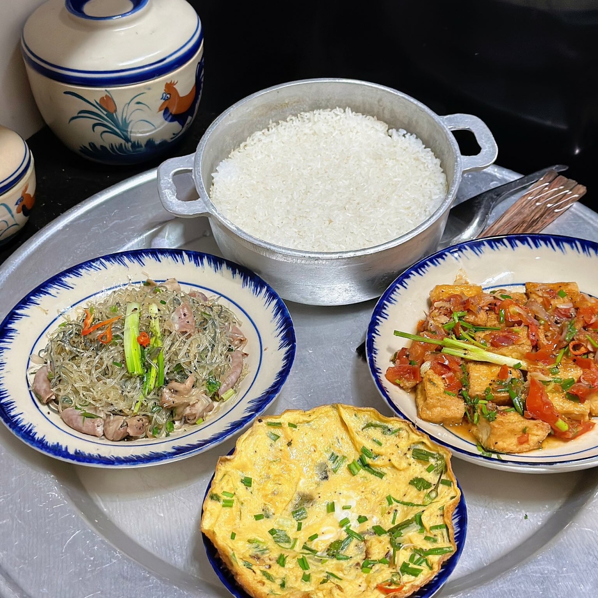 Vợ chồng trẻ 'giữ lửa' h&ocirc;n nh&acirc;n bằng m&acirc;m cơm 60.000 đồng - Ảnh 7.