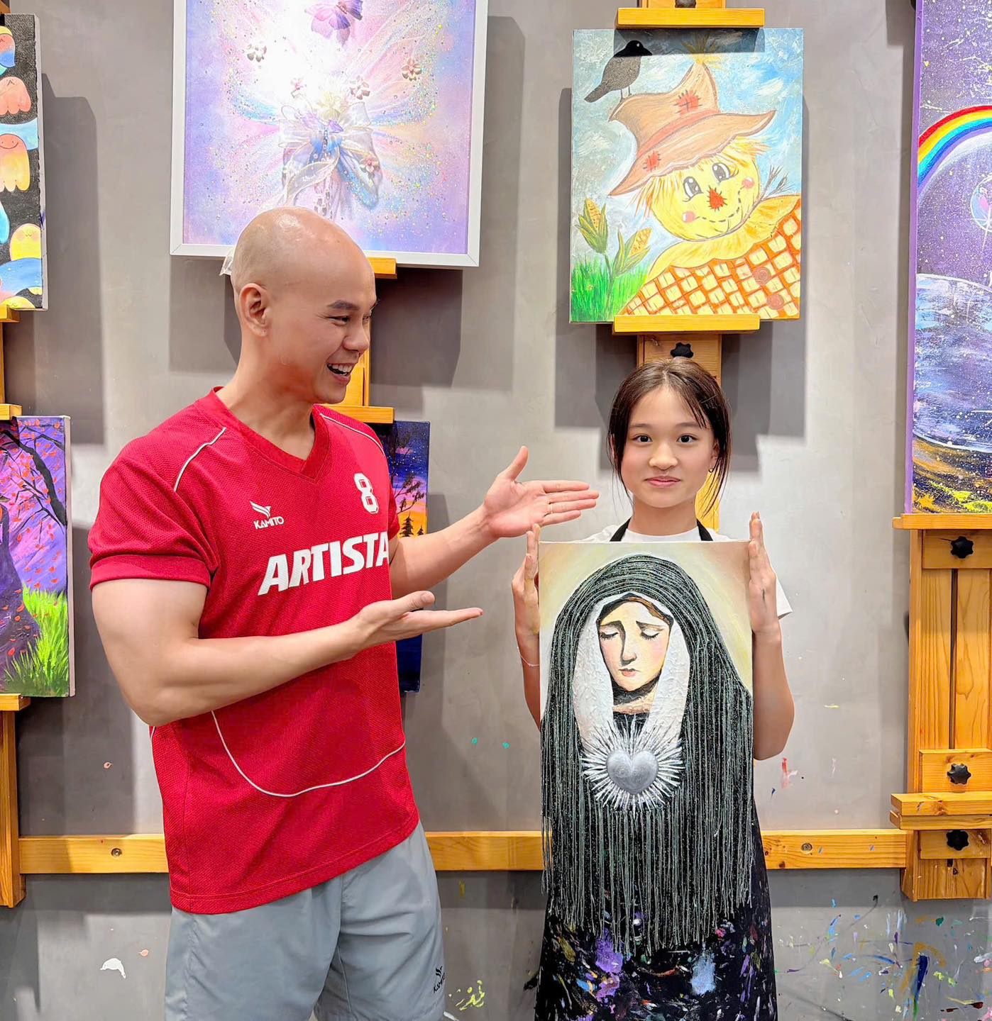 Con g&aacute;i Phan Đinh T&ugrave;ng gi&agrave;nh giải nhất cuộc thi vẽ tại Bảo t&agrave;ng Louvre - Ảnh 3.