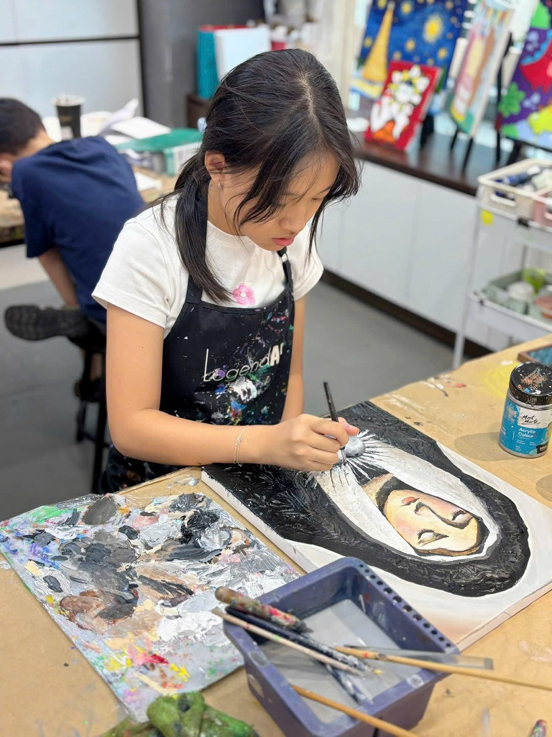 Con g&aacute;i Phan Đinh T&ugrave;ng gi&agrave;nh giải nhất cuộc thi vẽ tại Bảo t&agrave;ng Louvre - Ảnh 1.