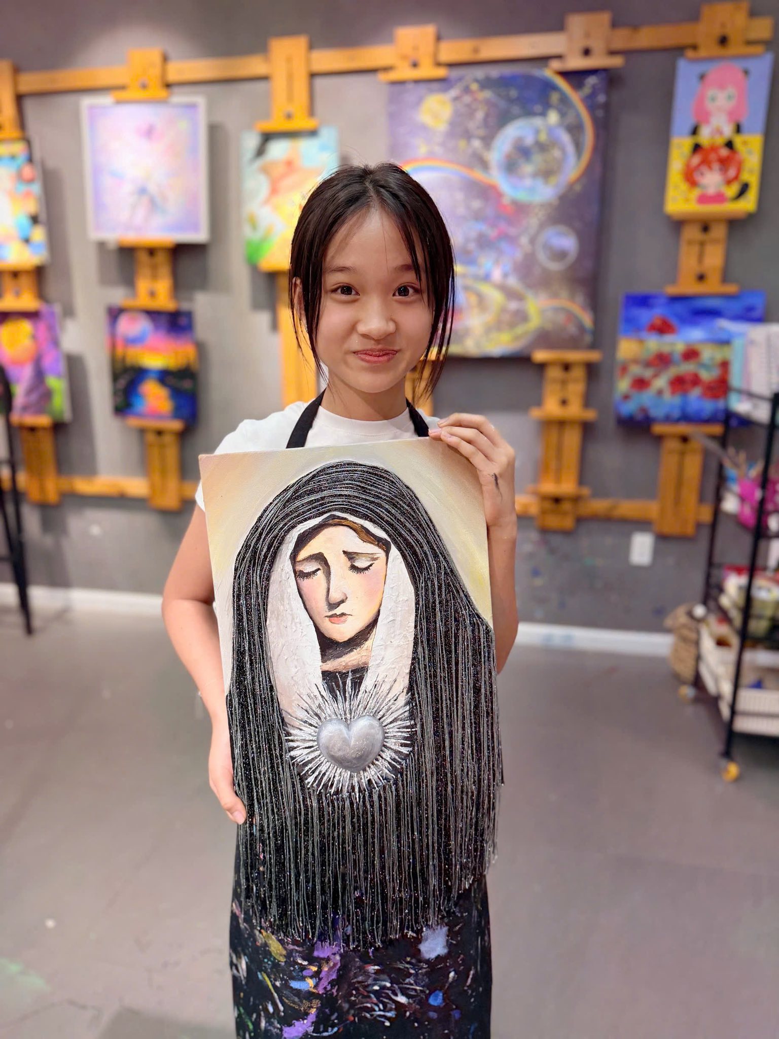 Con g&aacute;i Phan Đinh T&ugrave;ng gi&agrave;nh giải nhất cuộc thi vẽ tại Bảo t&agrave;ng Louvre - Ảnh 2.