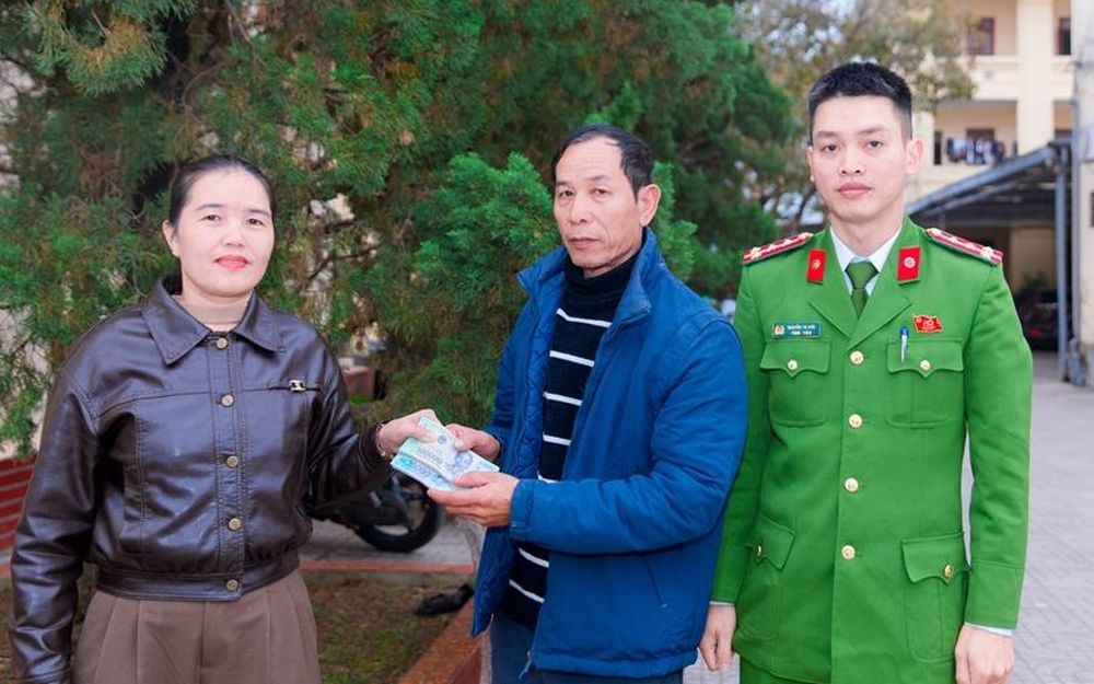 Ph&aacute;t hiện v&agrave;ng trong k&eacute;t sắt, người thu mua phế liệu mang nộp c&ocirc;ng an - Ảnh 1.