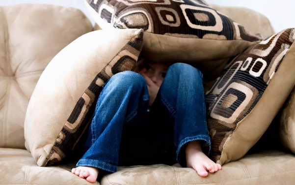 Con bị bắt nạt, người mẹ EQ cao nhắn một câu vào group phụ huynh giải quyết gọn gàng mọi việc