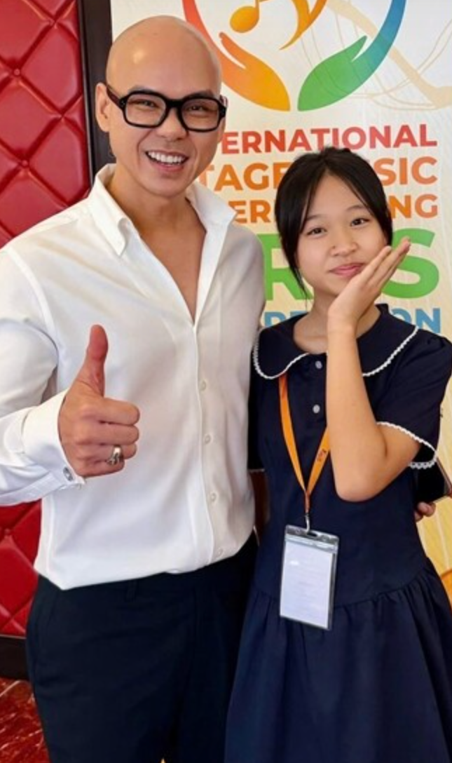 Con g&aacute;i Phan Đinh T&ugrave;ng gi&agrave;nh giải nhất cuộc thi vẽ tại Bảo t&agrave;ng Louvre - Ảnh 5.