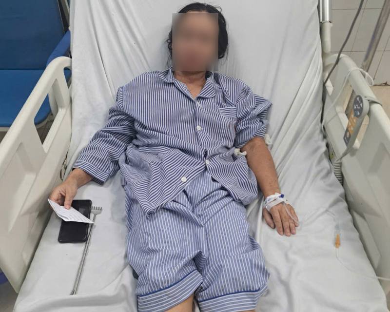 Cô giáo ở Hà Nội suýt chết sau 15' ăn miến ngan ngoài hàng cùng bạn vì lý do không ngờ tới - Ảnh 1.