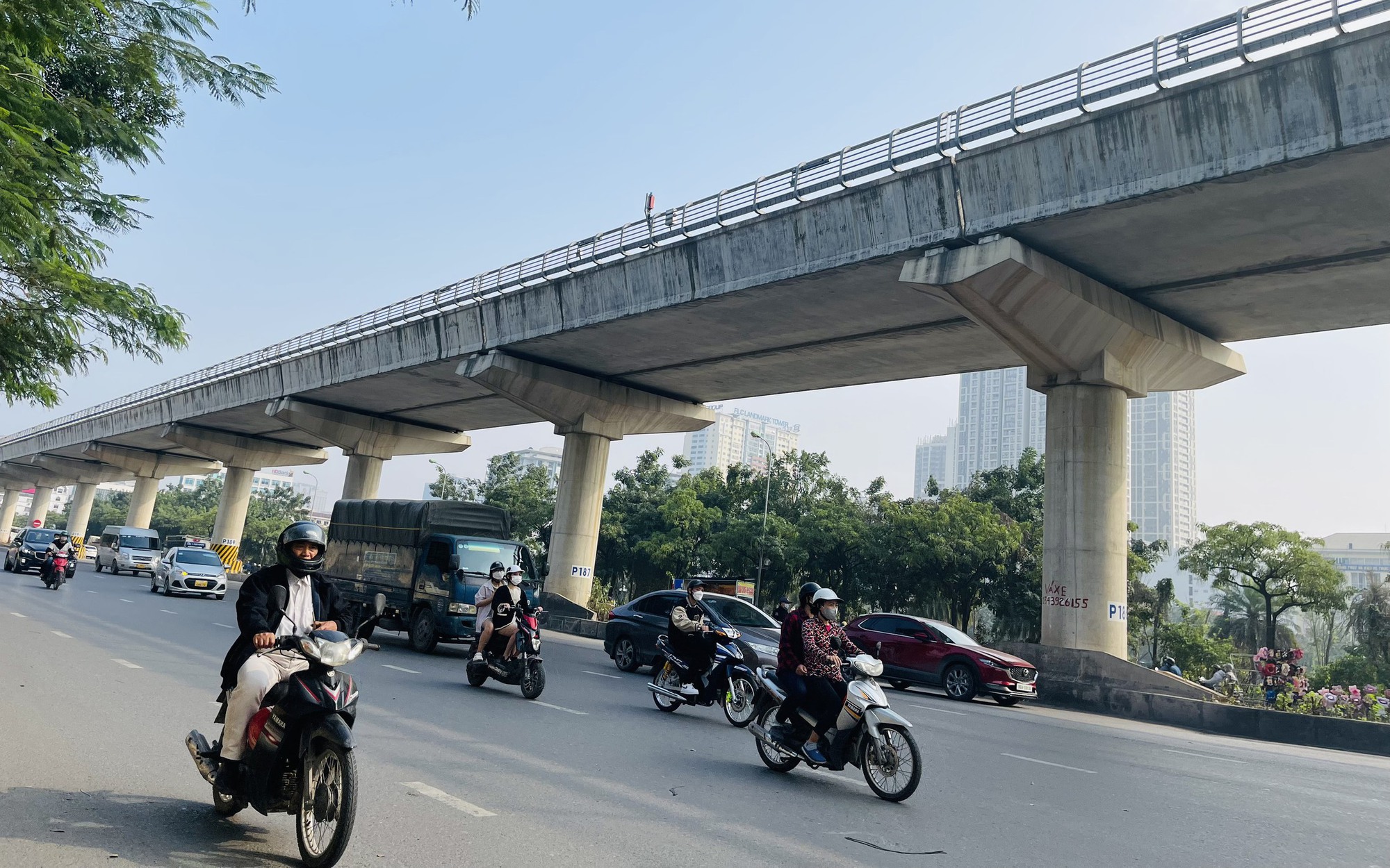 H&agrave; Nội v&agrave; miền Bắc lặp lại điệp kh&uacute;c thời tiết khiến nhiều người phải chi tiền ứng ph&oacute;