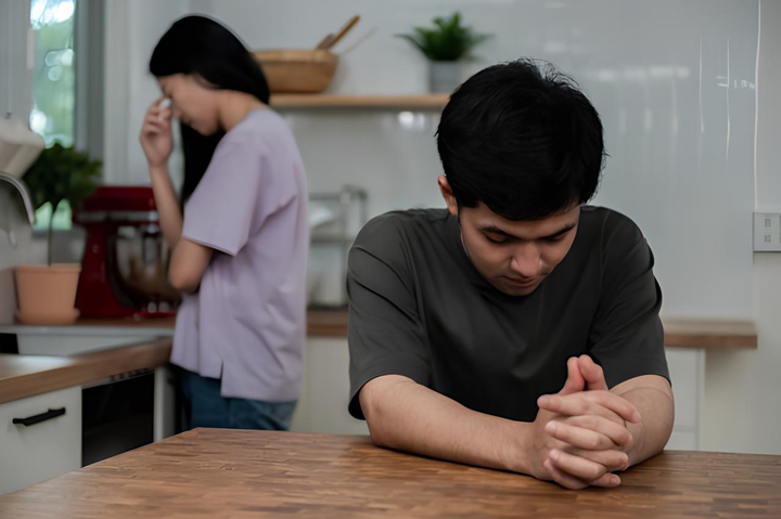 Kết h&ocirc;n xong mới biết phải g&aacute;nh khoản nợ cờ bạc 300 triệu đồng cho mẹ vợ - Ảnh 1.