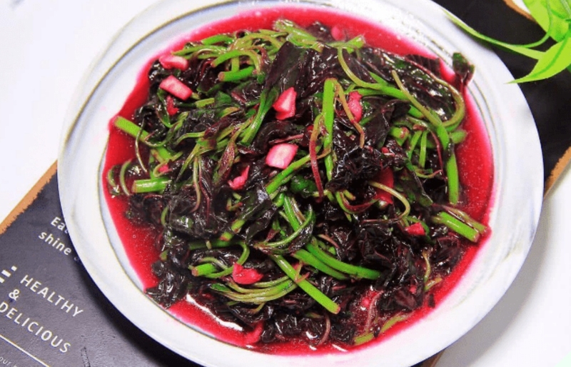 Loại rau gi&uacute;p ngăn ngừa t&igrave;nh trạng thiếu m&aacute;u, gi&aacute; v&agrave;i ngh&igrave;n một b&oacute;, b&aacute;n đầy chợ Việt - Ảnh 3.