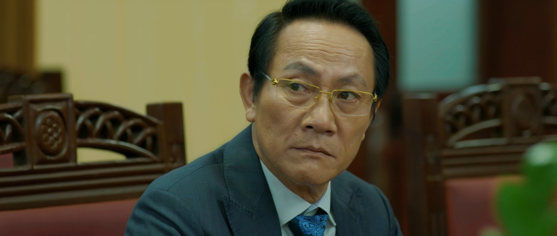 NSƯT Hoàng Hải, NSƯT Kiều Anh làm xe ôm công nghệ, shipper trong 'Gia đình trái dấu' - Ảnh 1. NSƯT Hoàng Hải, NSƯT Kiều Anh làm xe ôm công nghệ, shipper trong 'Gia đình trái dấu' - Ảnh 1.