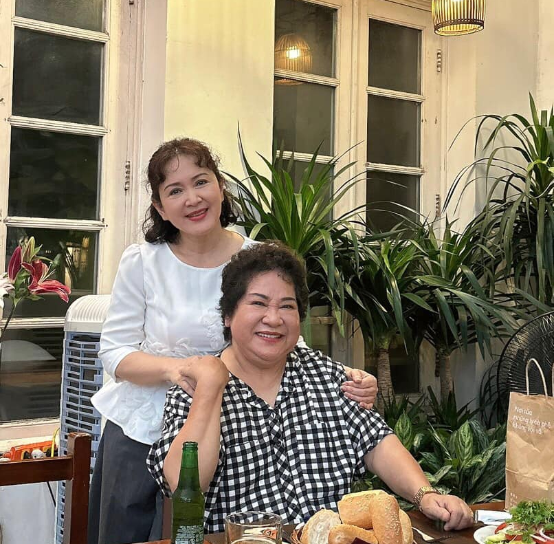 NSND Minh Hòa 'nữ hoàng ảnh lịch' một thời, khi về hưu 'tự làm giám đốc chính mình' tất bật với nghề diễn - Ảnh 11. NSND Minh Hòa 'nữ hoàng ảnh lịch' một thời, khi về hưu 'tự làm giám đốc chính mình' tất bật với nghề diễn - Ảnh 11.