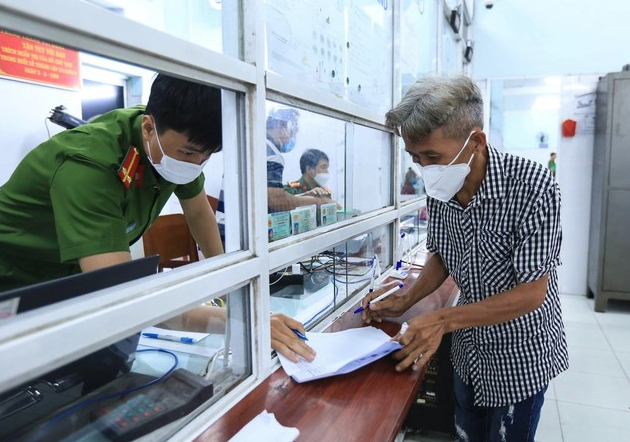 Đáp ứng điều kiện bắt buộc này, người dân mới được thay đổi đăng ký thường trú  - Ảnh 2.