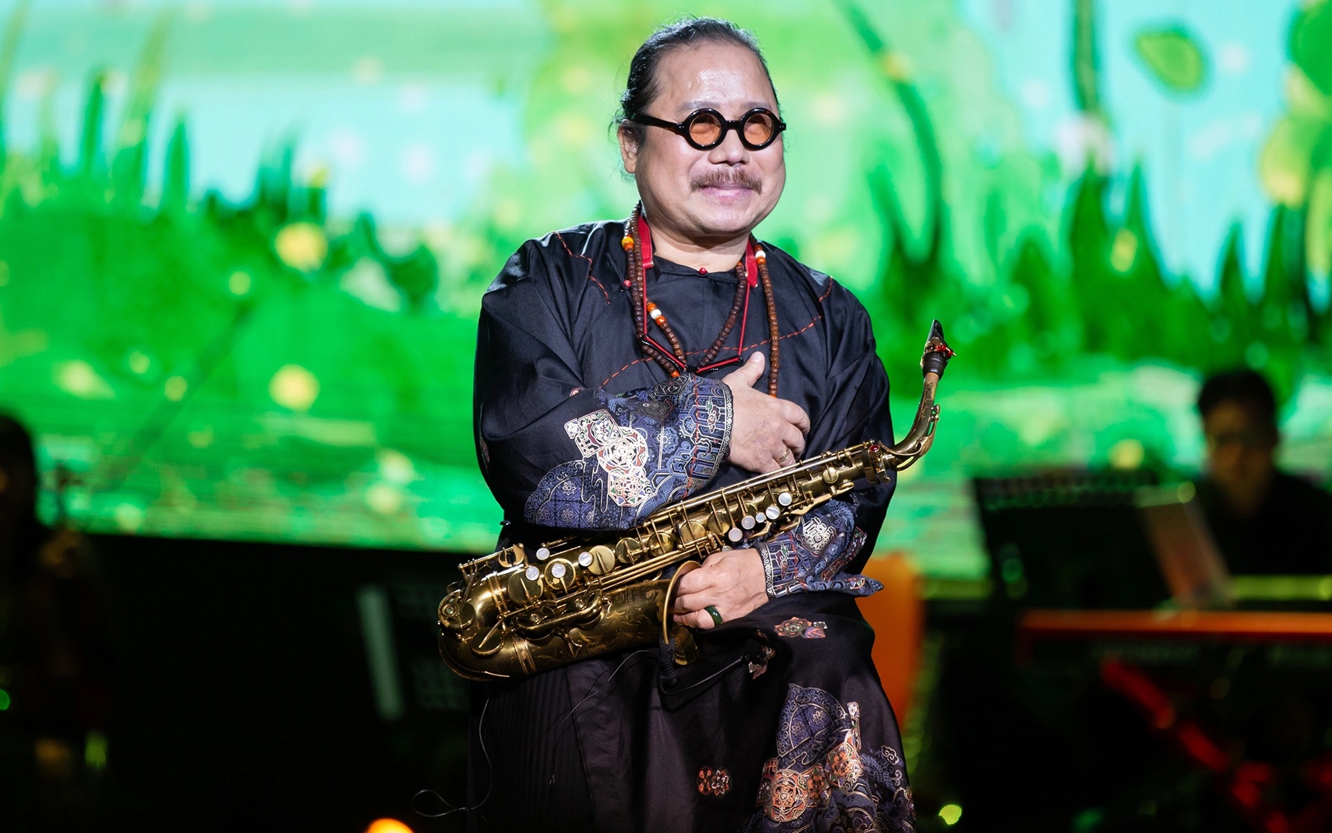 Nam nghệ sĩ 4 lần phẫu thuật não: Cưới bà xã xinh đẹp, gọi vợ là “cô tiên” của đời mình - Ảnh 1. Nam nghệ sĩ 4 lần phẫu thuật não: Cưới bà xã xinh đẹp, gọi vợ là “cô tiên” của đời mình - Ảnh 1.