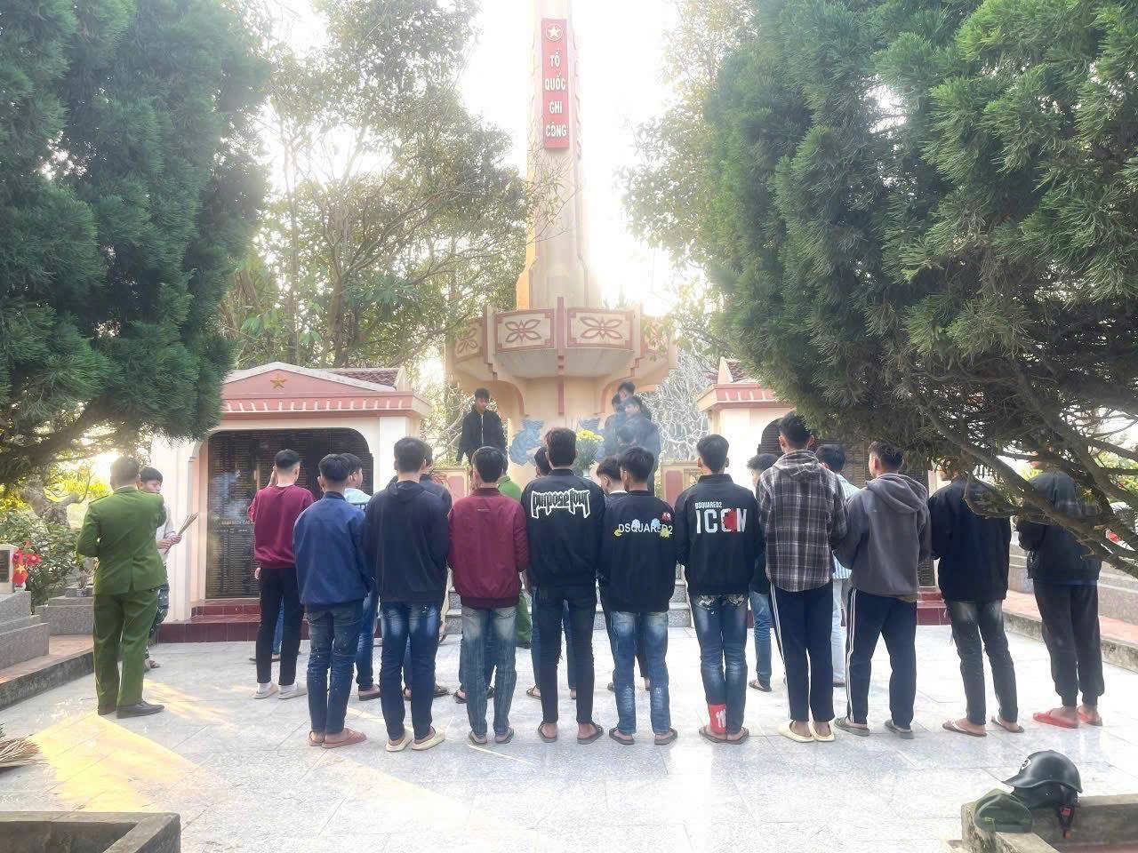 Gần 30 thanh thiếu niên ở Lào Cai bị xử phạt vì phóng nhanh , rú ga gây rối - Ảnh 2. Gần 30 thanh thiếu niên ở Lào Cai bị xử phạt vì phóng nhanh , rú ga gây rối - Ảnh 2.