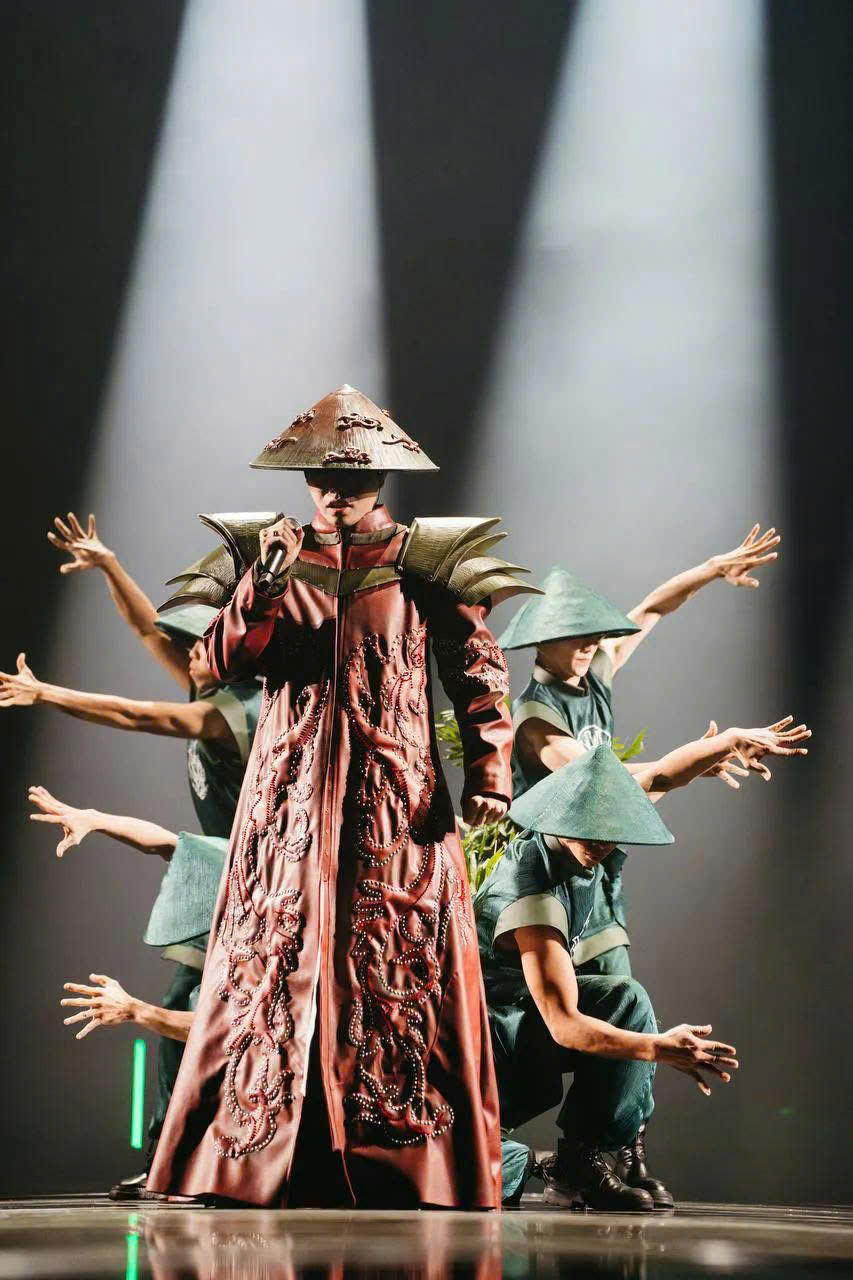 Đức Ph&uacute;c tri &acirc;n những người đặc biệt trong phim t&agrave;i liệu Qu&aacute;n qu&acirc;n Quốc tế đến từ Việt Nam - Ảnh 1.