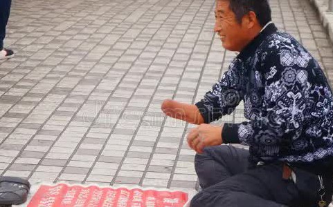 Vay mượn, bán nhà để con học trường quốc tế, vợ chồng tôi chỉ trụ được 2 năm - Ảnh 2.