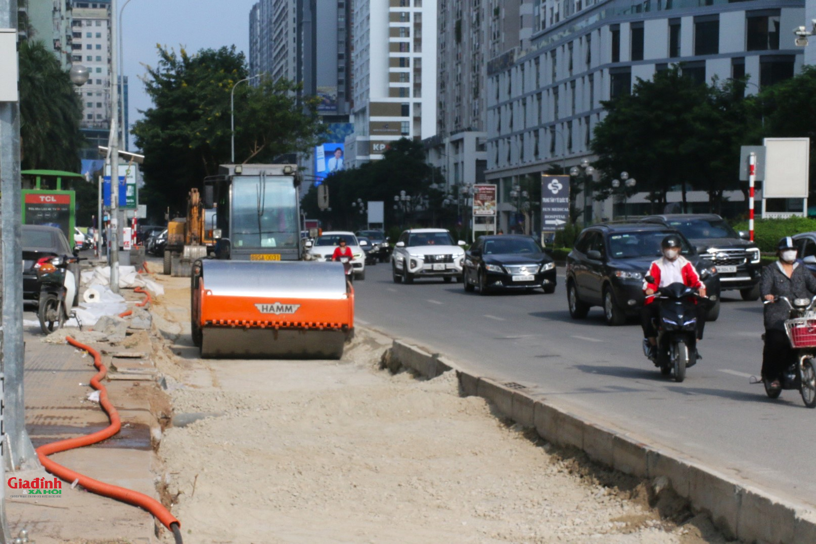 H&agrave; Nội: X&eacute;n h&egrave;, di dời 52 c&acirc;y xanh để mở rộng 'điểm n&oacute;ng' &ugrave;n tắc giao th&ocirc;ng - Ảnh 9.