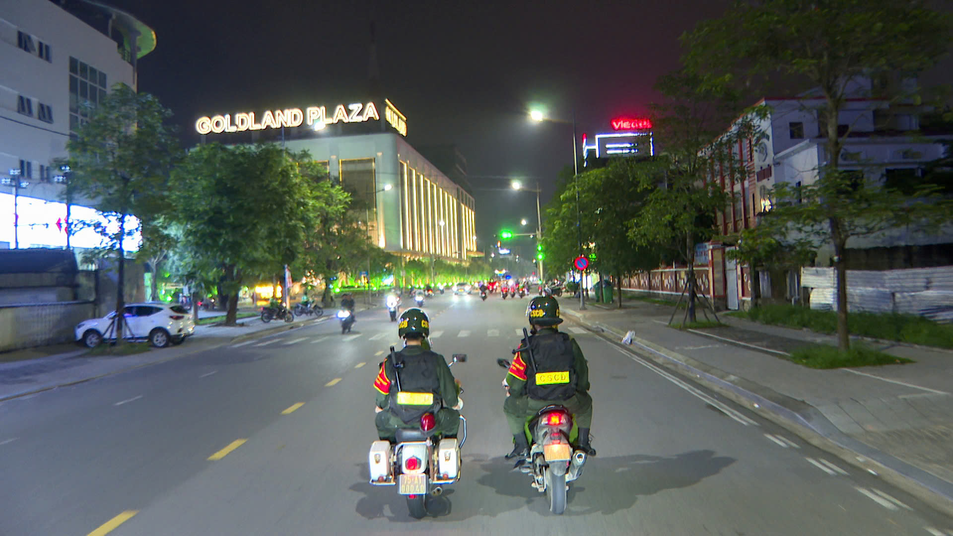 Mang đao, kiếm 'dạo phố', lộ h&agrave;nh vi trộm cắp xe m&aacute;y - Ảnh 2.