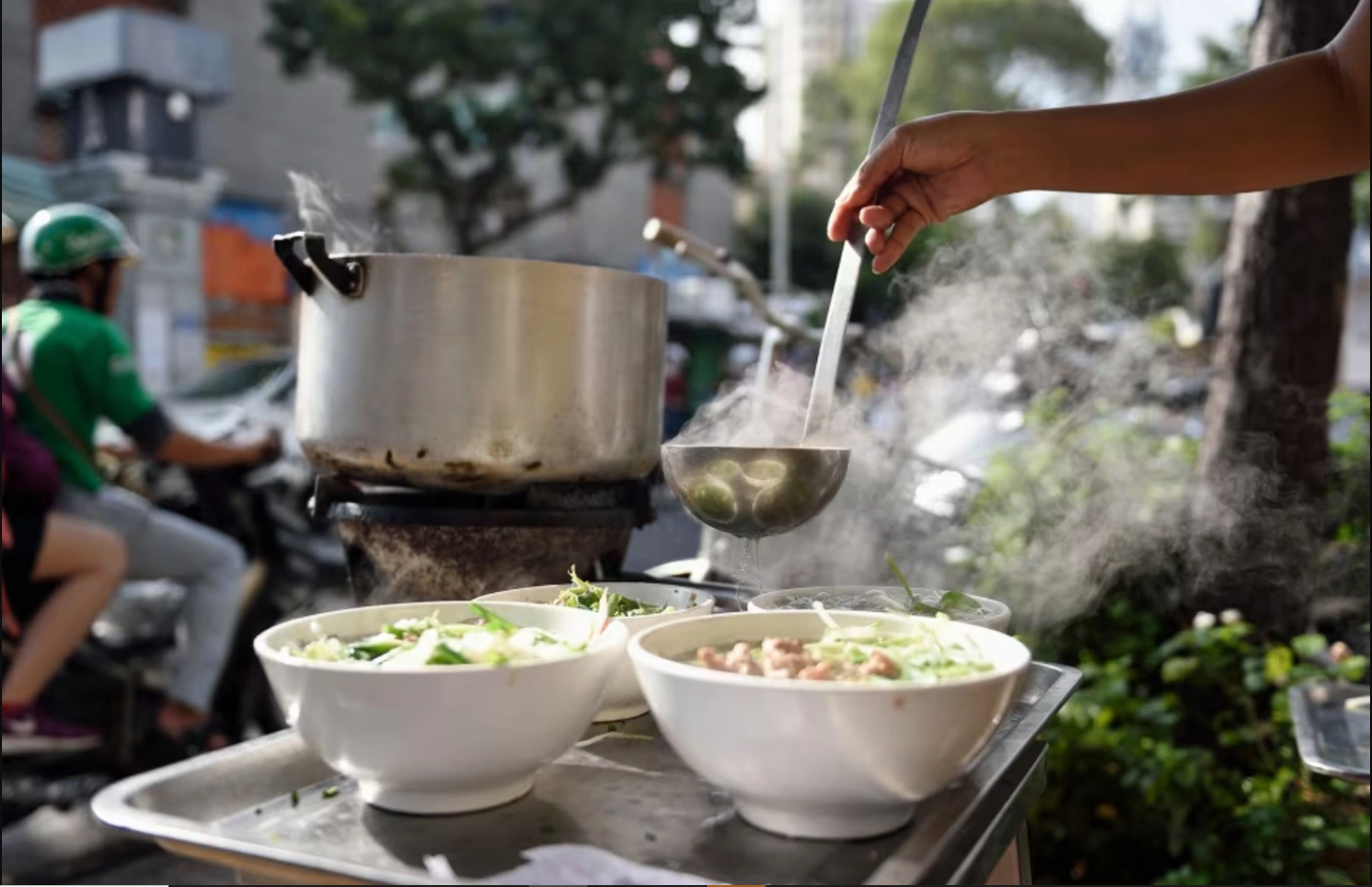 Kh&ocirc;ng phải ch&aacute;o g&agrave;, m&oacute;n ăn chỉ từ 35.000 đồng/phần mới l&agrave; đại diện Việt v&agrave;o top 20 ngon nhất thế giới - Ảnh 2.