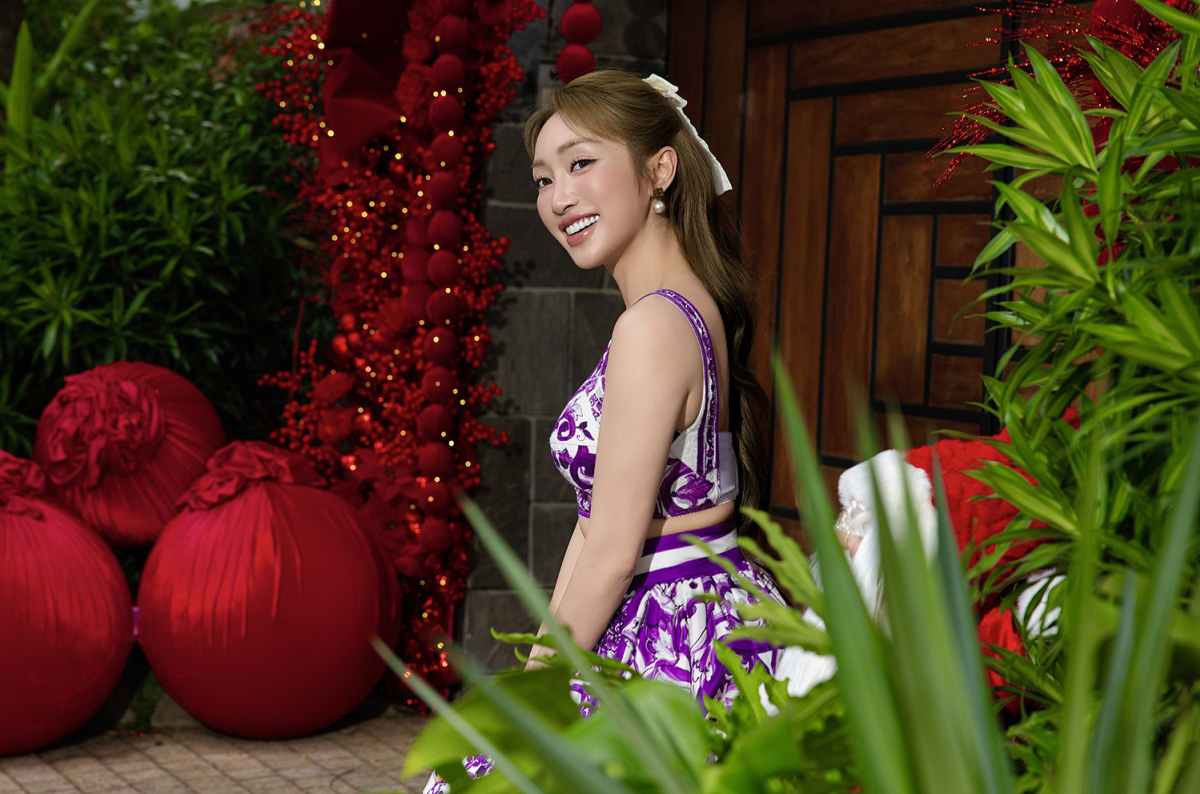 Vợ Chi Bảo trang ho&agrave;ng biệt thự đ&oacute;n Noel - Ảnh 3.