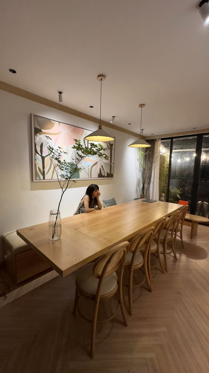 Nhan sắc mẹ đơn thân được nam diễn viên kém 6 tuổi yêu say đắm, sở hữu nhà 9 tầng ở trung tâm Hà Nội- Ảnh 9. Nhan sắc mẹ đơn thân được nam diễn viên kém 6 tuổi yêu say đắm, sở hữu nhà 9 tầng ở trung tâm Hà Nội- Ảnh 9.