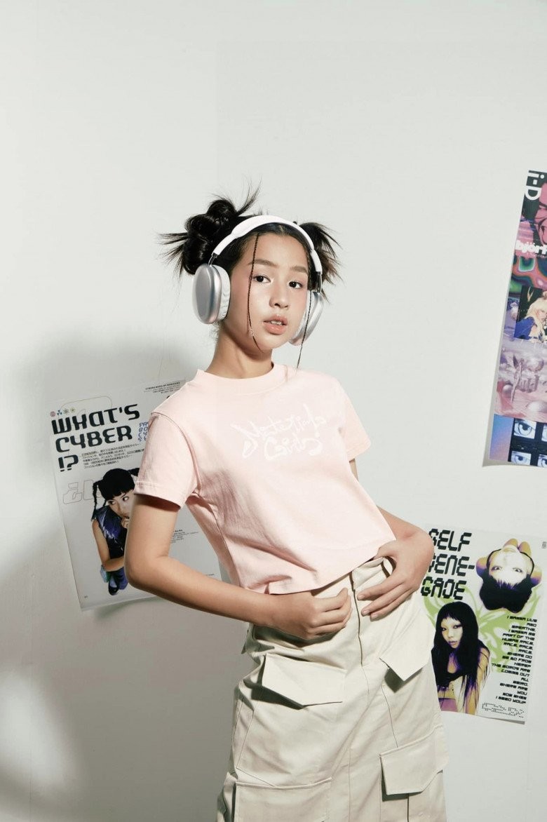 Hồ Ho&agrave;i Anh khoe khoảnh khắc hạnh ph&uacute;c b&ecirc;n 2 con g&aacute;i xinh đẹp của m&igrave;nh - Ảnh 11.