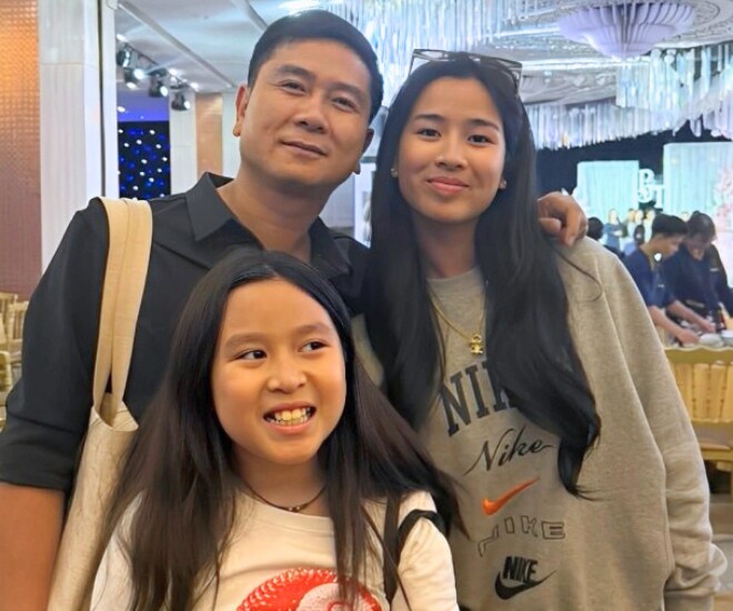 Hồ Ho&agrave;i Anh khoe khoảnh khắc hạnh ph&uacute;c b&ecirc;n 2 con g&aacute;i xinh đẹp của m&igrave;nh - Ảnh 1.