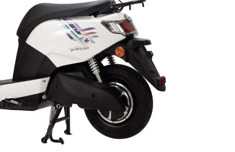 Xe m&aacute;y điện gi&aacute; 15,8 triệu đồng của Honda b&aacute;n ở Việt Nam thiết kế sang trọng, động cơ mạnh, pin bền rẻ hơn cả Vision, Wave Alpha khuấy đảo thị trường - Ảnh 4.