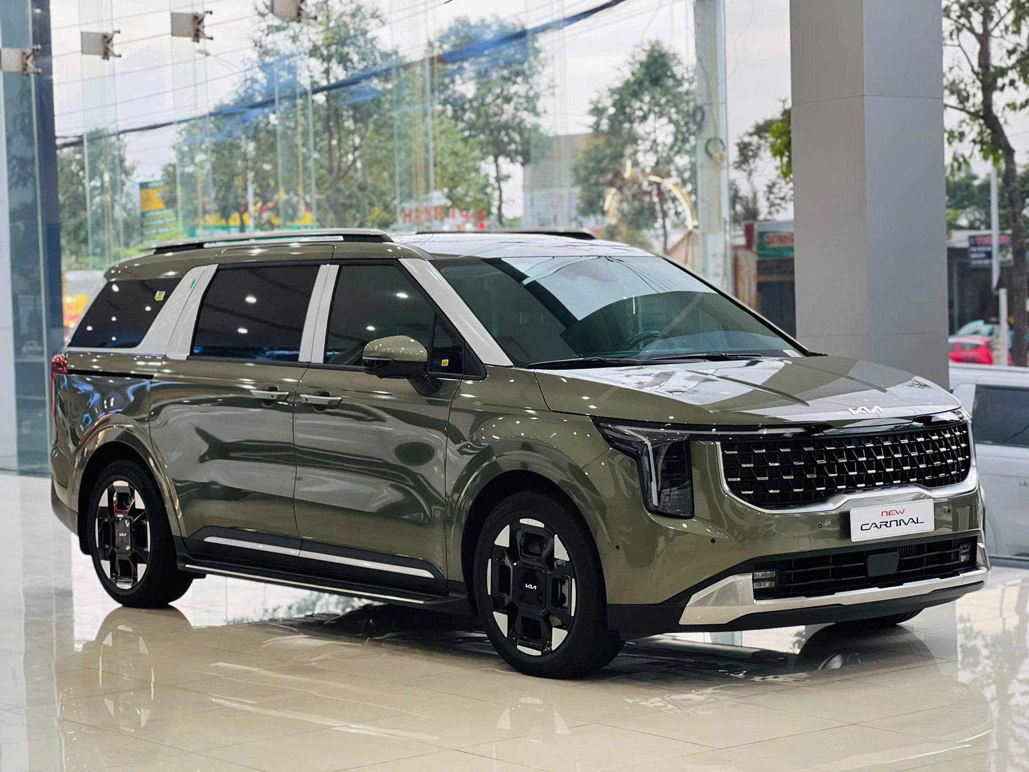 Xe MPV giảm sốc tới trăm triệu đồng, thậm ch&iacute; c&oacute; mẫu chỉ ngang xe hạng A, Kia Carnival, Mitsubishi Xpander rẻ hiếm thấy - Ảnh 2.