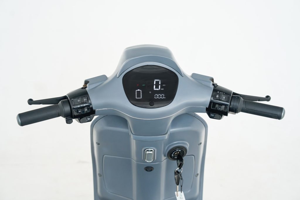 Xe máy điện giá 20 , 5 triệu đồng tại Việt Nam: Thiết kế Ý , động cơ mạnh mẽ - Ảnh 4. Xe máy điện giá 20 , 5 triệu đồng tại Việt Nam: Thiết kế Ý , động cơ mạnh mẽ - Ảnh 4.