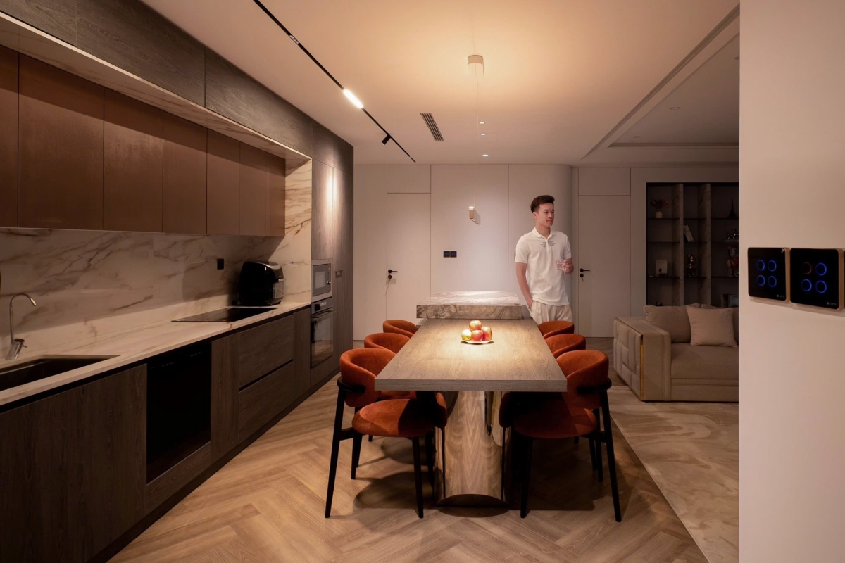 Kh&aacute;m ph&aacute; căn hộ th&ocirc;ng minh của Tiền vệ Ho&agrave;ng Đức tại H&agrave; Nội - Ảnh 6.