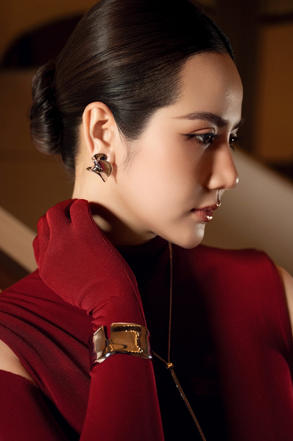 Nữ ch&iacute;nh phim 'C&aacute;ch em 1 milimet' đ&oacute;n gi&aacute;ng sinh với trang phục m&agrave;u đỏ ngọt ng&agrave;o - Ảnh 10.