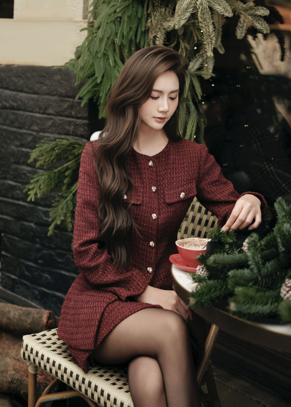 Nữ ch&iacute;nh phim 'C&aacute;ch em 1 milimet' đ&oacute;n gi&aacute;ng sinh với trang phục m&agrave;u đỏ ngọt ng&agrave;o - Ảnh 3.