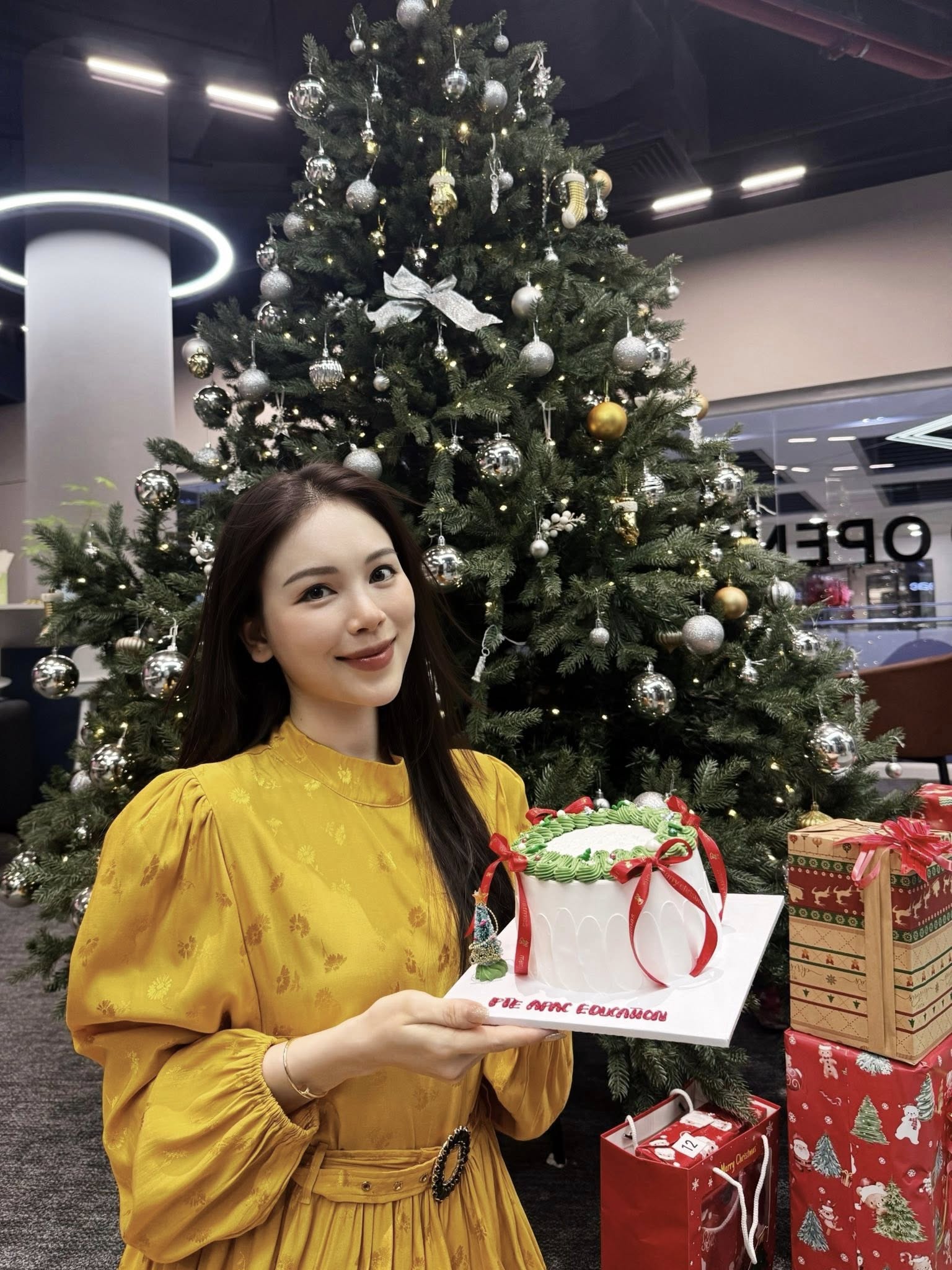 Phillip Nguyễn gửi lời yêu thương tới Linh Rin nhân dịp Giáng sinh 2023 - Ảnh 2. Phillip Nguyễn gửi lời yêu thương tới Linh Rin nhân dịp Giáng sinh 2023 - Ảnh 2.