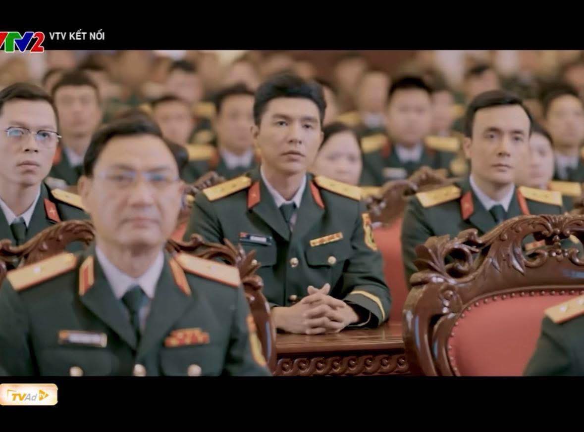 Phản ứng kh&aacute;n giả khi nam phản diện 'Mưa đỏ' đ&oacute;ng phim giờ v&agrave;ng VTV - Ảnh 2.