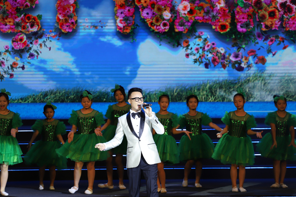 Ho&agrave;ng B&aacute;ch, Ho&agrave;ng Hồng Ngọc: H&atilde;y để 'kh&ocirc;ng kh&oacute;i thuốc l&aacute;' trở th&agrave;nh th&oacute;i quen mỗi ng&agrave;y - Ảnh 3.