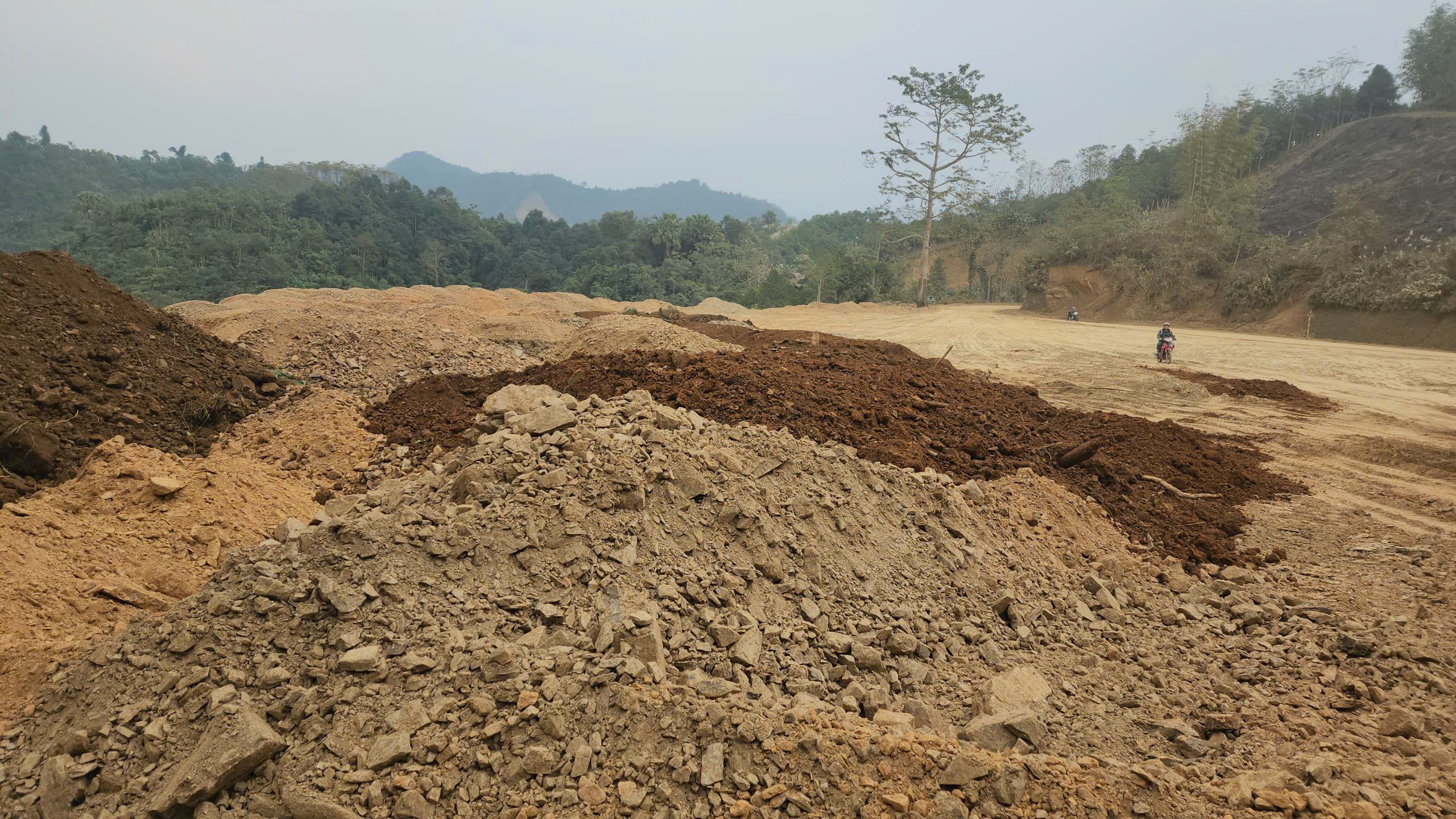 Th&aacute;i Nguy&ecirc;n: Bụi bặm v&agrave; nỗi lo &acirc;u của người d&acirc;n sống cạnh đường 259 - Ảnh 13.