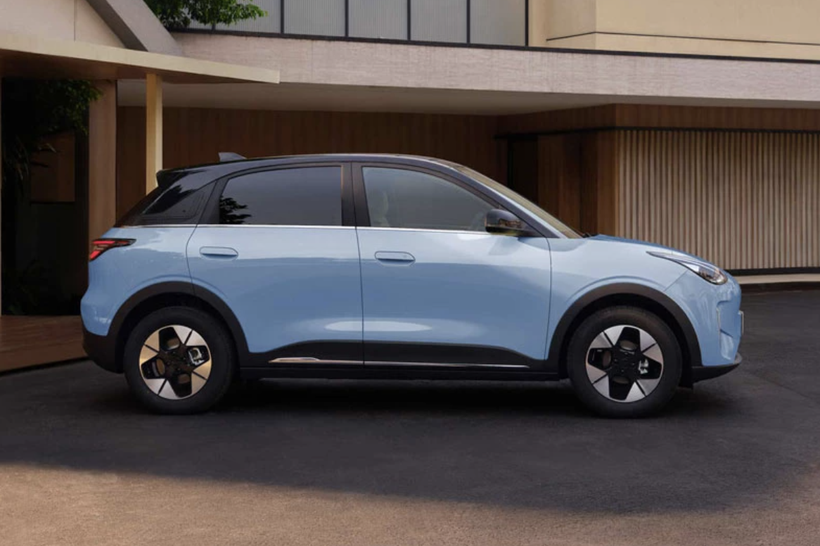 SUV cỡ nhỏ gi&aacute; 365 triệu đồng , c&ocirc;ng nghệ hiện đại th&aacute;ch thức Kia Sonet , Toyota Raize - Ảnh 3.