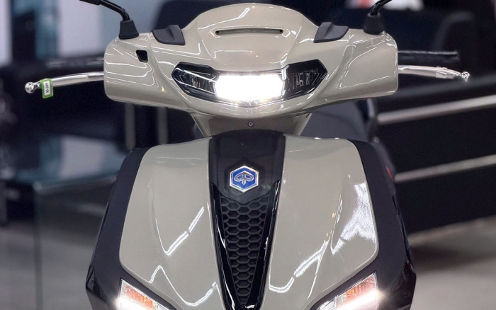 Trải nghiệm xe ga 125cc gi&aacute; 57,5 triệu đồng tại Việt Nam thiết kế sang trọng đẳng cấp ch&acirc;u &Acirc;u, trang bị s&aacute;nh ngang SH Mode, chị ph&iacute; như Air Blade