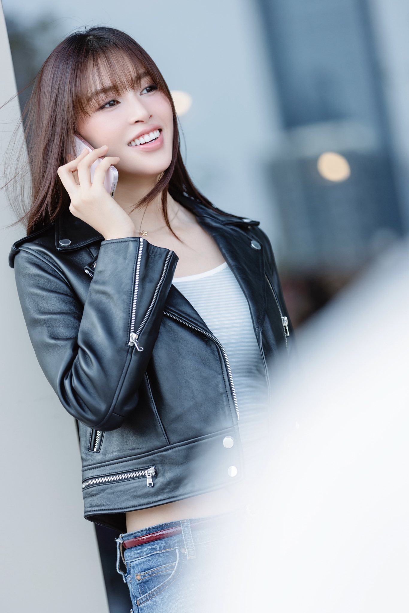 Xuống phố m&ugrave;a đ&ocirc;ng với &aacute;o da đẹp như Tăng Thanh H&agrave;, Hoa hậu Trần Tiểu Vy, Lương Thuỳ Linh - Ảnh 2.