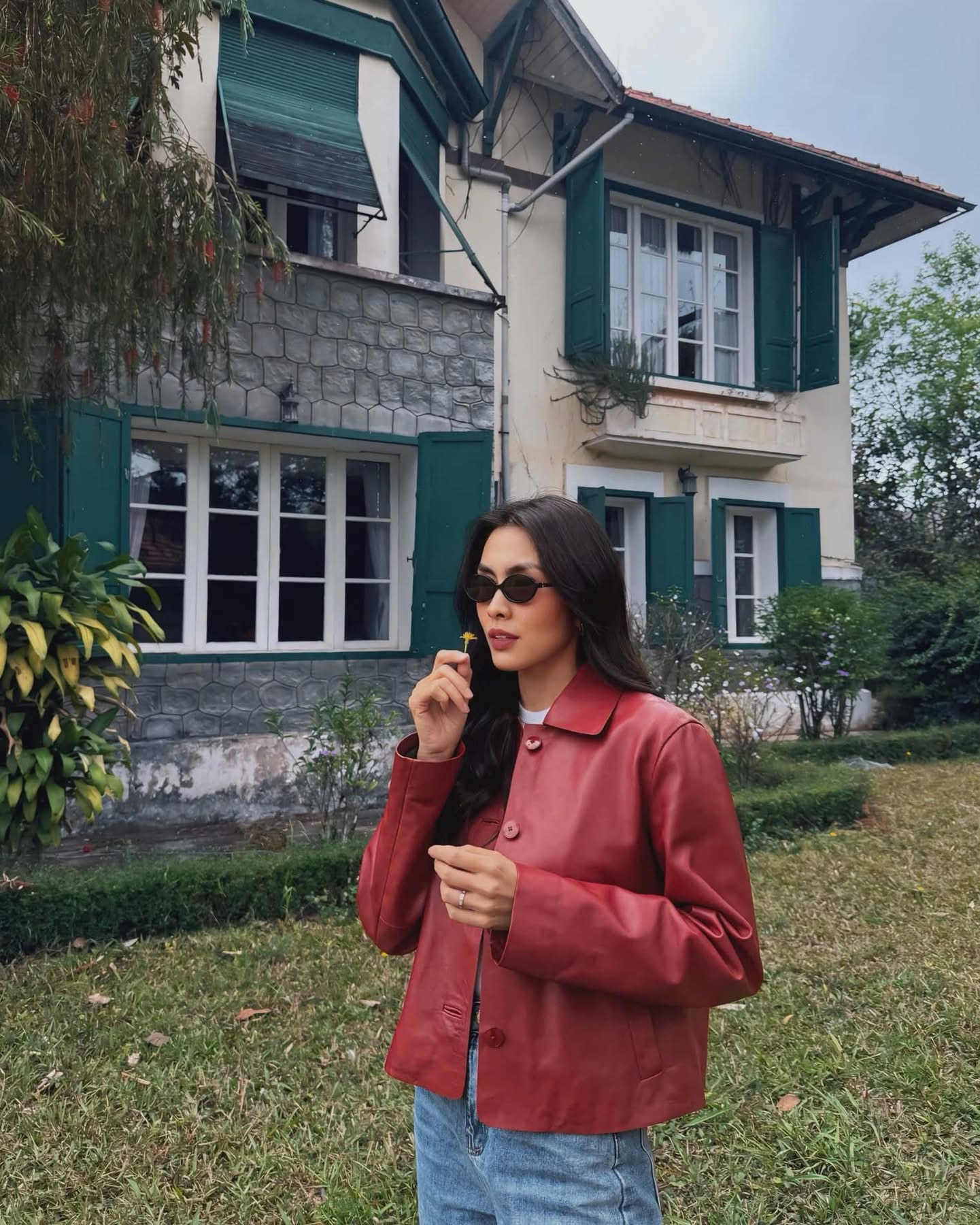 Xuống phố m&ugrave;a đ&ocirc;ng với &aacute;o da đẹp như Tăng Thanh H&agrave;, Hoa hậu Trần Tiểu Vy, Lương Thuỳ Linh - Ảnh 9.