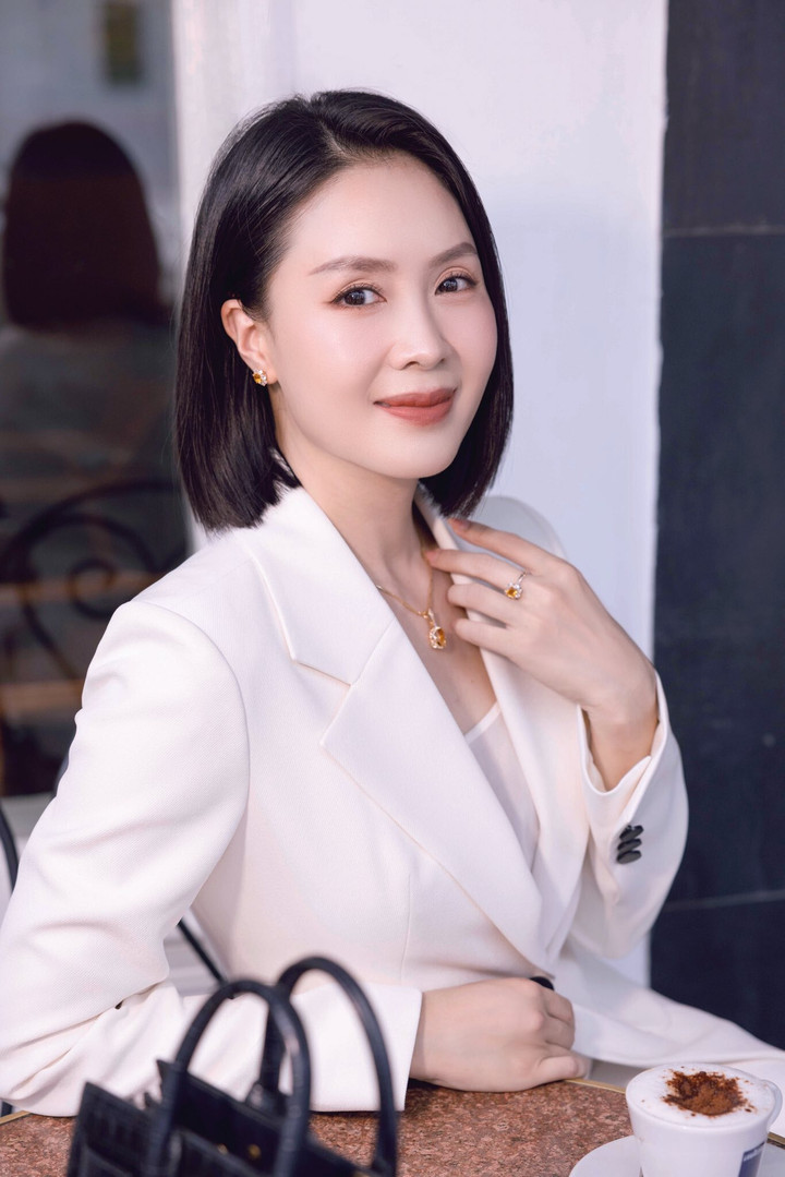 Đời thực k&iacute;n tiếng của nữ viện ph&oacute; viện kiểm s&aacute;t phim giờ v&agrave;ng VTV - Ảnh 2.