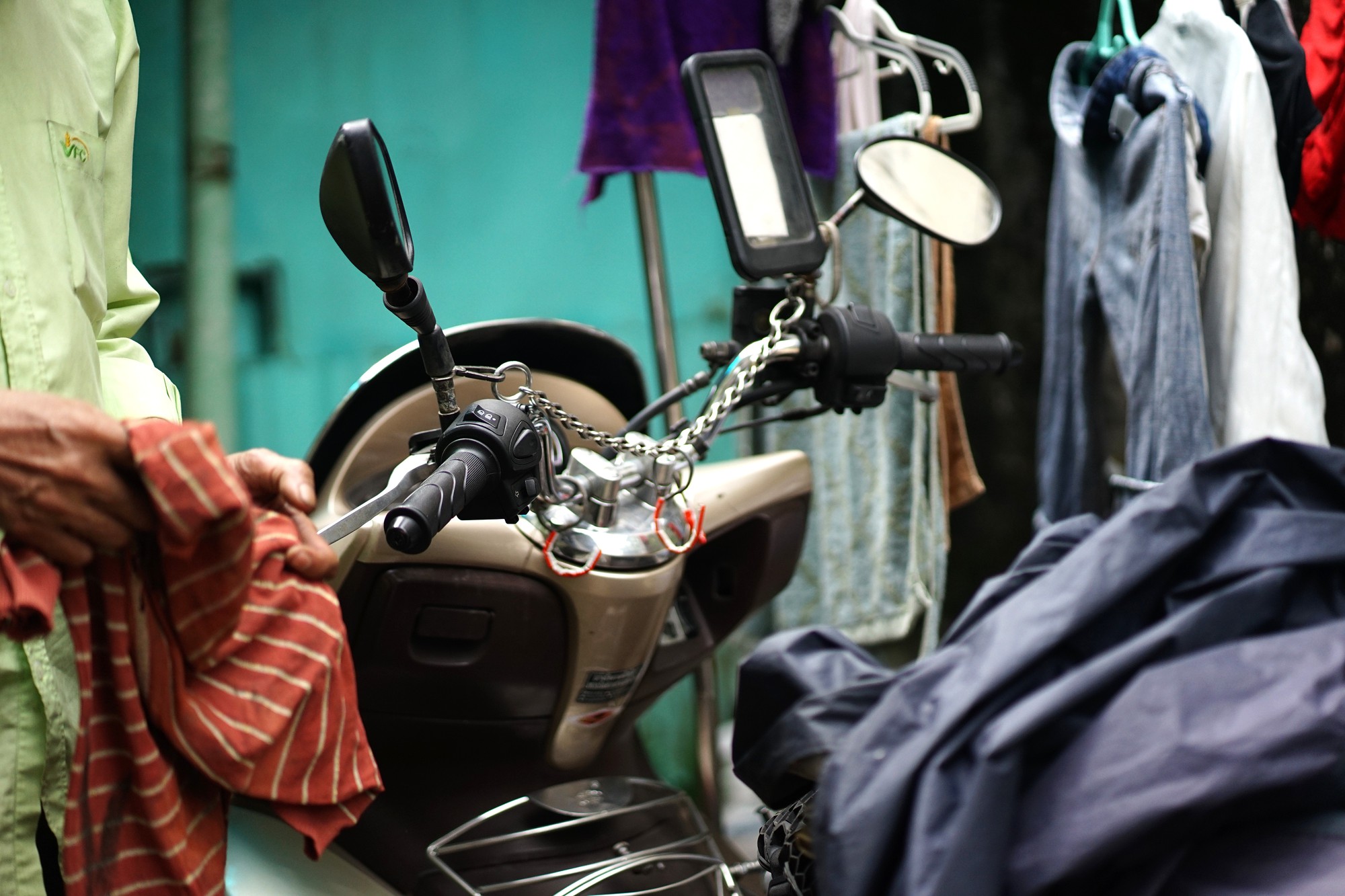 Gặp ch&uacute; xe &ocirc;m bị lan truyền sai sự thật tr&ecirc;n mạng: Tiết lộ về 2 chiếc xe PCX v&agrave; SH trong nh&agrave; - Ảnh 6.