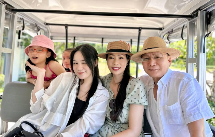 &Aacute; hậu Việt học tiến sĩ ở tuổi 54: L&agrave; gi&aacute;m đốc s&acirc;n khấu kịch, h&ocirc;n nh&acirc;n vi&ecirc;n m&atilde;n - Ảnh 5.