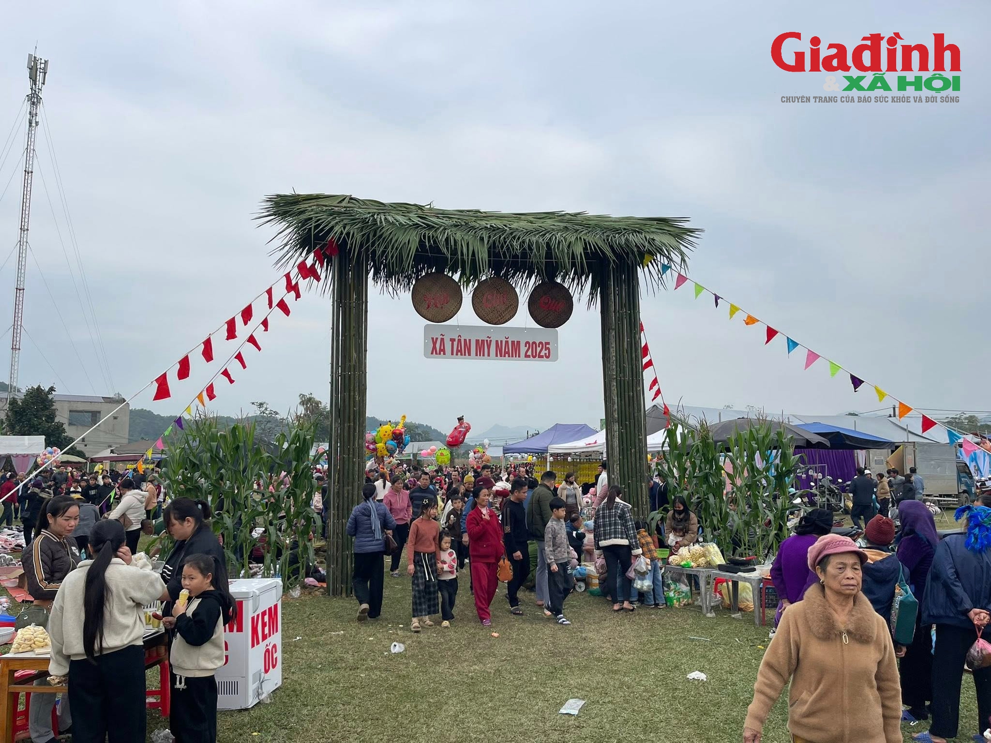 Ng&agrave;y hội chợ qu&ecirc; T&acirc;n Mỹ: Bảo vệ người ti&ecirc;u d&ugrave;ng với đặc sản gi&aacute; rẻ - Ảnh 1.